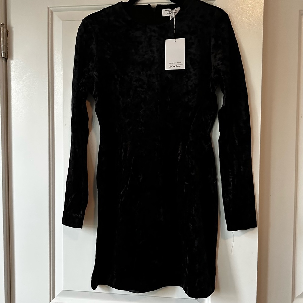 NWT & other stories Fitted Crushed velvet black mini dress size 8 - Picture 3 of 6